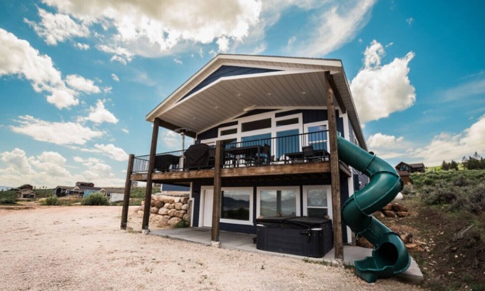 Sweetwater Maison | Ultimate Bear Lake Getaway! Large Deck w/ Slide! Paddleboards & Kayaks!