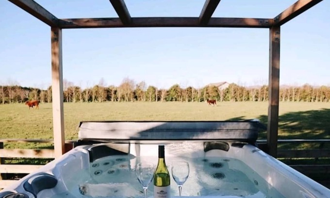 Prebbleton Cottage | Escapade Ultimate Country Spa (Ohana)