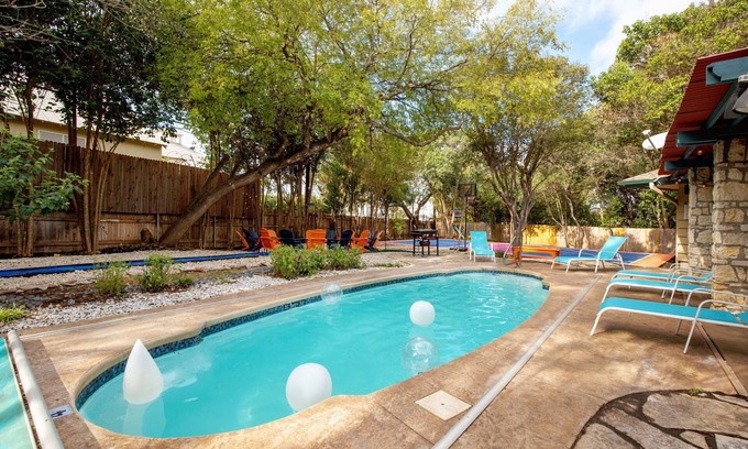 North San Antonio - SAT Maison | 5-Bedroom: Pickleball/Pool/Hot Tub/Movie Room/Pets
