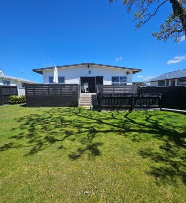 Papamoa Beach Maison | Ultimate Family Holiday - Pet Friendly!