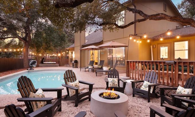 North Central Thousand Oaks Maison | Ultimate Getaway: Pool, Hot Tub, Games & More!