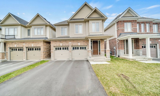 Kitchener Maison | Ultimate Luxe ~5BR & 5.5WR ~EV Charger ~Kitchener