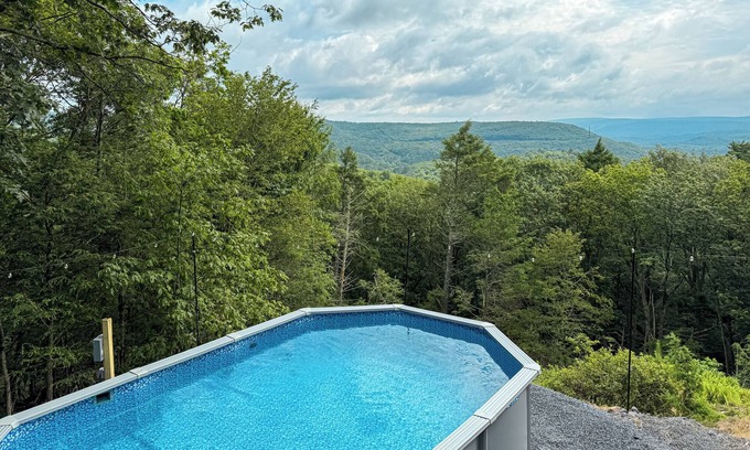 East Stroudsburg Maison | Ultimate Mountain View Retreat w/Private Pool, Hot Tub, Sauna, Cold Plunge