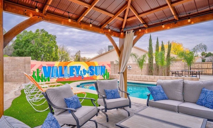 Glendale Maison | Ultimate PLAYcation Walk to State Farm Stadium/NFL
