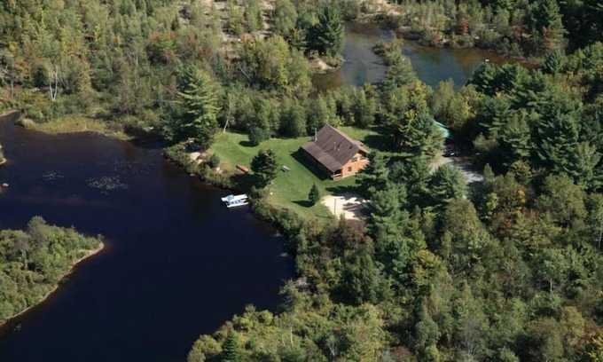 South Colton Cabine | Intimité ultime ~ Région du NW Adirondack, Log Cabin, 16 acres ~ Comprend des kayaks!
