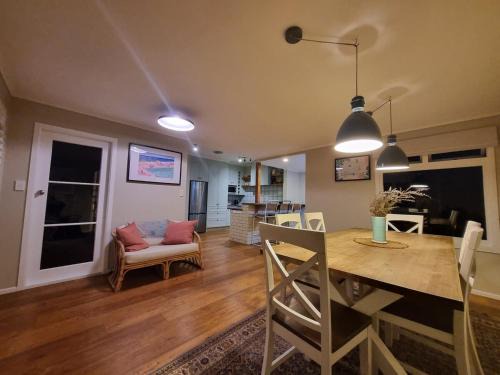 Lynmore Maison | Ultimate Redwoods Comfort Spa pool and bike storage
