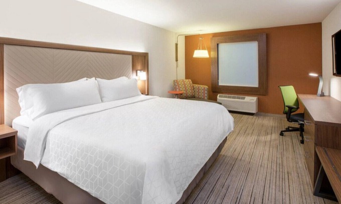 Tupelo Maison | Ultimate Retreat for Your Next Leisure Trip! -S