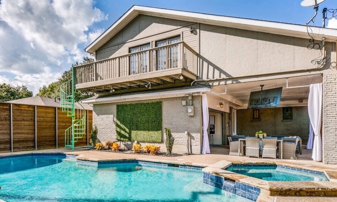 White Rock Hills Maison | Texas House · EXPÉRIENCE ULTIME DANS LE TEXAS AVEC PISCINE ET SPA CHAUFFÉS