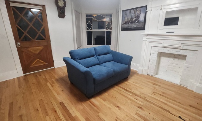 Peabody Copropriété | Ultra Cozy Ultra Convenient 2 Bedroom Condo convenient to all of Salem