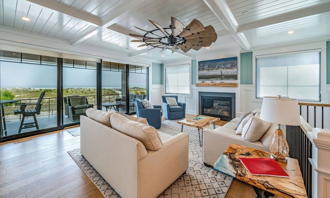 North End Copropriété | Ultra Luxury BeachFront on Boardwalk with Plunge Pool and Elevator! 6BR/7BA!