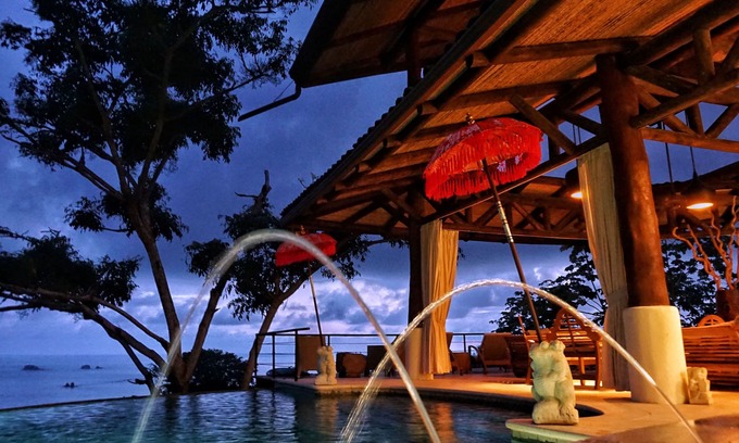 Manuel Antonio Villa | The Tree House, cadre tropical balinais avec des vues magnifiques