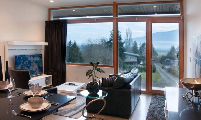 Cowichan Bay Appartement | Ultra Modern Architectural Beauty ..... Great Value