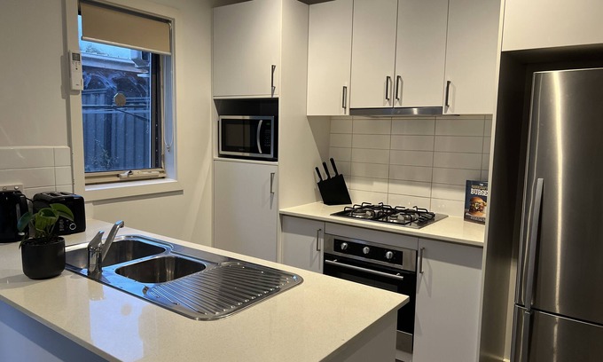 Craigieburn Maison | Ultra Modern Home 20 Mins From Airport