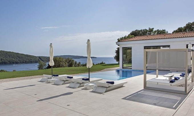 Municipality of Vrsar Maison | Ultra Sleek Villa Modern With 5 Rooms and Large Pool, Gym&Spa