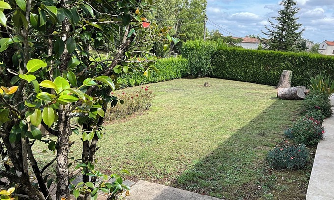 Sainte-Ouenne Maison | Un Charmant Petit Coin de Nature où Règne Calme et Volupté