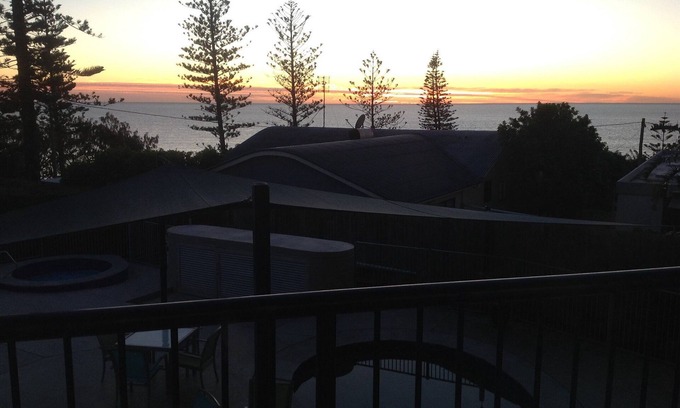 Moreton Bay Region Station Balnéaire | Un interrupted views. Lift Access from covered Car Park Kitchen facilities