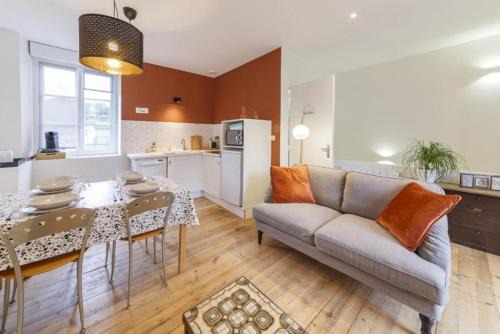 Laval Appartement | Un toit sous les ifs