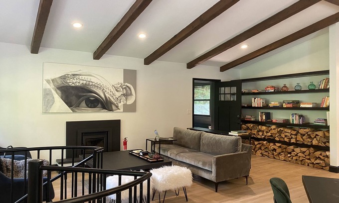 Tannersville Maison | Uncluttered Elegance Hunter Retreat