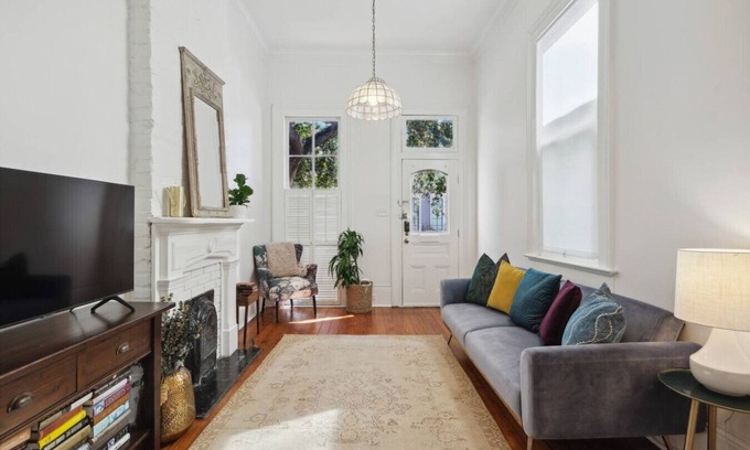 Irish Channel Maison | Under The Oaks 2 - NOLA 2BR/1BA