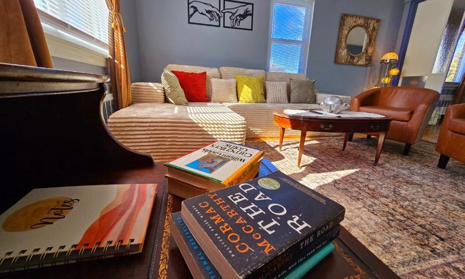 West Roxbury Appartement | Under The Sunlight Apartment- Free Parking
