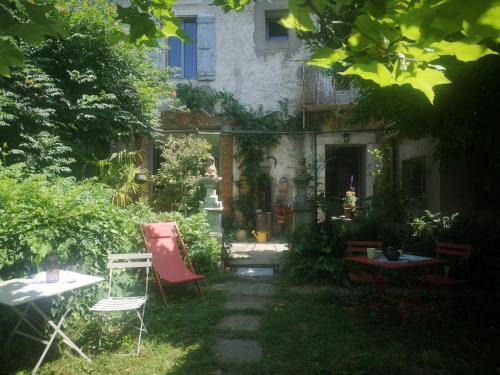 Saint-Pons-de-Thomieres Maison | Une chambre au jardin