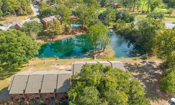 Diamondhead Copropriété | unFOREgettable 19th hole - steps from the Country Club, Golf & Pools - Pets OK!