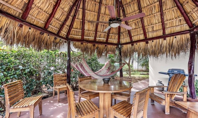 Tamarindo Cottage | Unique and Newly updated villa with Cozy Outdoors