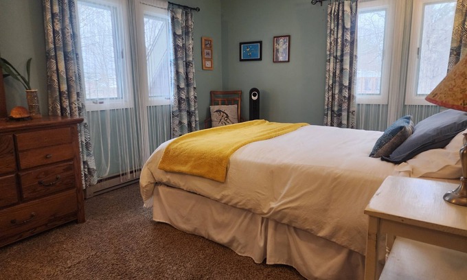 Malletts Bay Maison | Unique 2-bedroom house near Lake Champlain