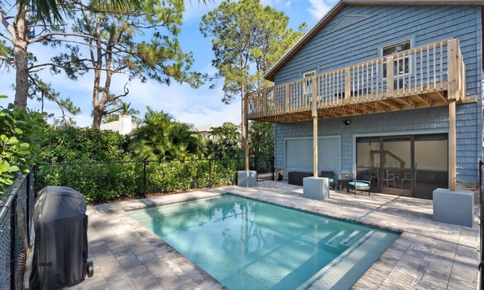 Palm Beach Country Estates Appartement | Unique 2-Level Home Pool, Lanai & RV Parking