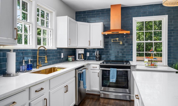 Crestline Heights Maison | Unique 3BR/3B Magic City Home