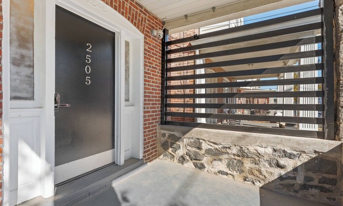 Wilmington Maison | Unique 5-bedroom private house in Wilmington perfect for long term stays