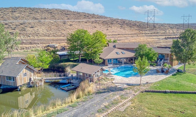 Bliss Maison | Unique 6BR Lodge w/ Private Hot Spring Pool!