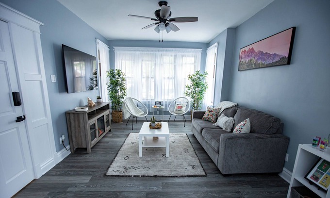 Heart of Chicago Maison | Unique Acapulco themed apartment located by the art district of Pilsen, Chicago