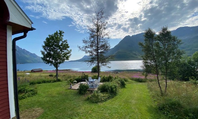 Laupstad Maison | Unique and charming house at the foot of Lofoten's highest mountain