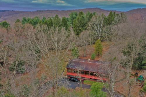 Weirton Maison | Unique and Secluded Country Estate near Pittsburgh