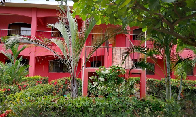 Parrita Appartement | Appart'hôtel unique entouré par la nature à seulement 5 km de l'océan.