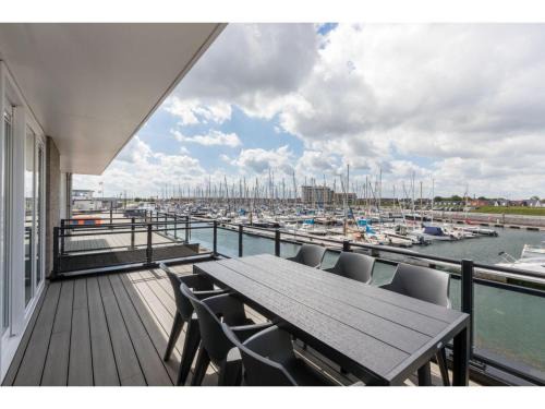 Sint-Annaland Appartement | Unique apartment, located on the Oosterschelde and marina of Sint Annaland