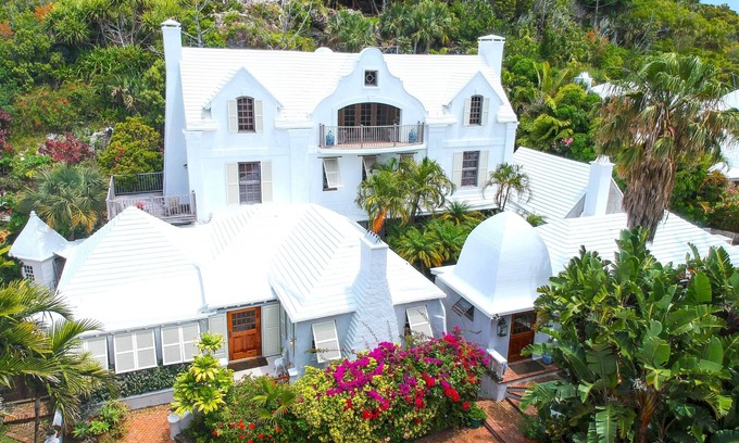 Hamilton Parish Maison | Unique Bermuda retreat with large cave & panoramic pool nestled into hillside