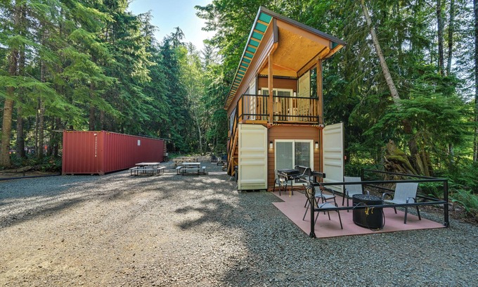 Pierce County Appartement | Unique Container Studio w/ Deck & Fire Pit!