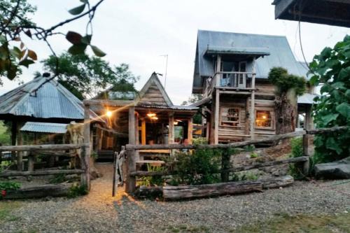 Ridgewood Maison | Unique Farm Escape in the Sunshine Coast Hinterland