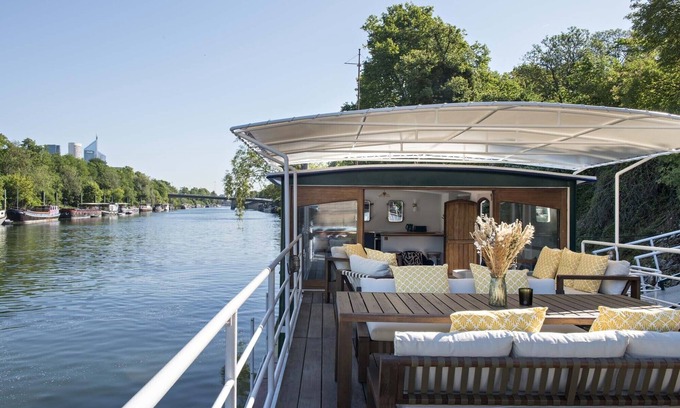 17th Arrondissement Batignolles-Monceau Location De Bateaux | L’Escale sur Seine - Timonerie - Spa privé et parking gratuit
