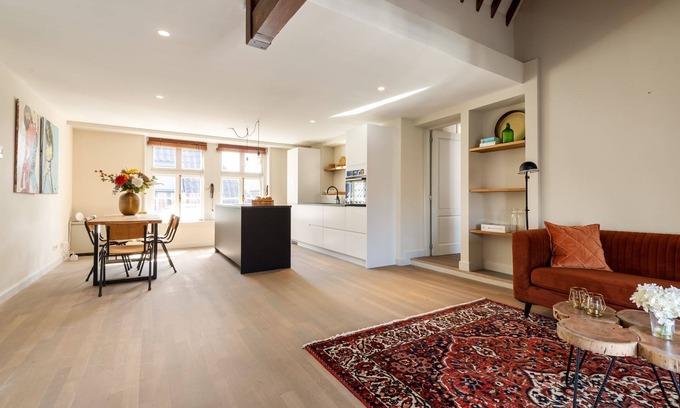 Centrum Appartement | Unique fully furnished apartment on top location in the center of Haarlem.