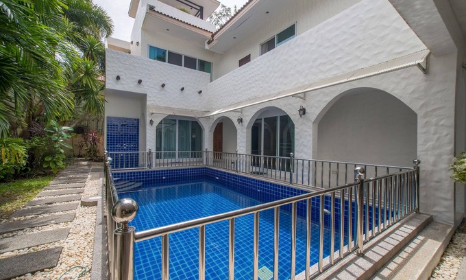Ban Saiyuan Villa | Villa de style grec unique située au sud de l'île de Phuket