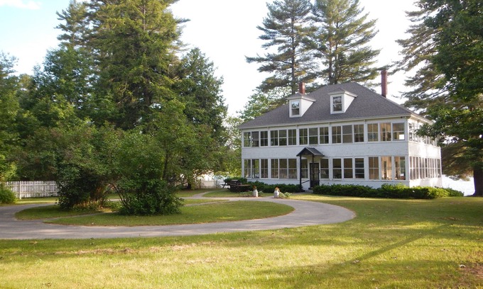 Standish Maison | Maison historique unique sur le lac Watchic Pristine