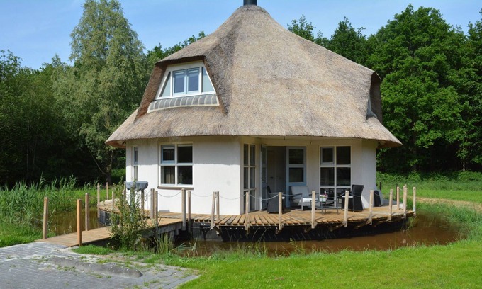 Noordwolde Maison | Unique holiday home in Noordwolde with garden