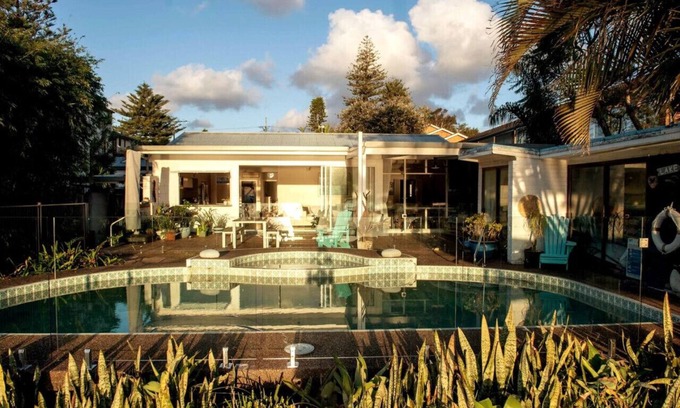 Narrabeen Maison | Unique Lagoon Oasis at Beach