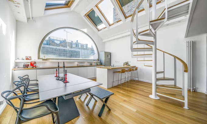 Islington Maison | Unique Light-Filled Three-Bedroom Mews House