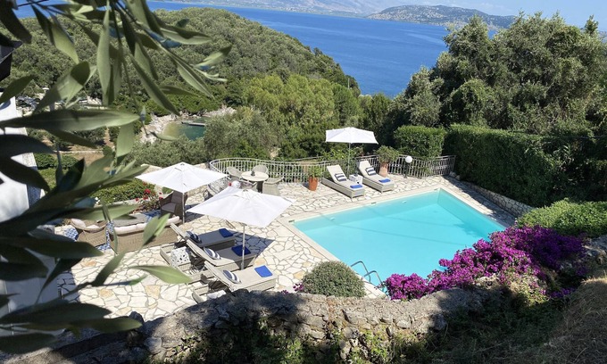 Gimari Villa | Belle villa dans un endroit magnifique avec piscine chauffée.
