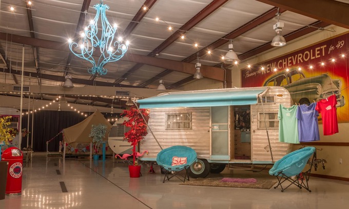 Warrenton Hôtel | Glamping intérieur au Lone Star Glamp Inn à Round Top / Warrenton, Texas