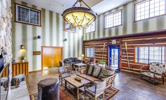 Peoria Hôtel | Unique Lodgings with Panoramic Views in Scenic Illinois | 3 Units